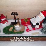 Mikulásos karácsonyi falu asztali dísz