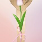 Fa szív gumitulipánnal Pedagógus napra 37 cm