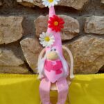 Lógó lábú manó (manólány virágos)