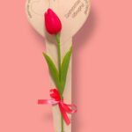 Nőnapi tulipántartó gumitulipánnal