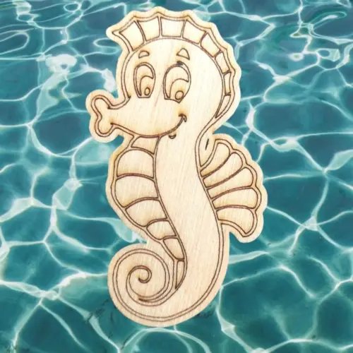 Festhető fa figura csikóhal 7 cm