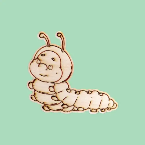 Festhető fa figura hernyó 7 cm