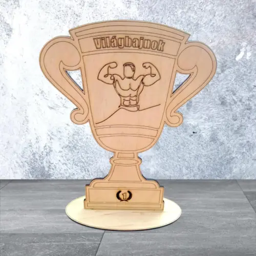 Világbajnok fa serleg 20 cm magas