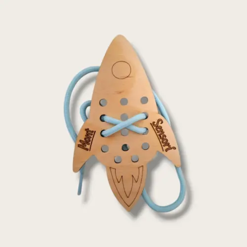 Montessori fűzős fa játék – űrhajó 12,7 cm
