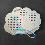 Fa fűzögetős fejlesztő játék – Bárány alakban 24 cm - Image 5