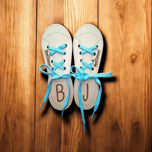 Fa cipőfűző tanuló játék jobb és bal cipővel