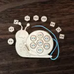 Fa fűzögetős fejlesztő játék – Csiga alakban 21 cm - Image 5