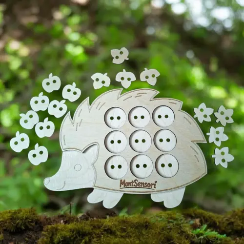 Fa fűzögetős fejlesztő játék – Süni alakban 21 cm