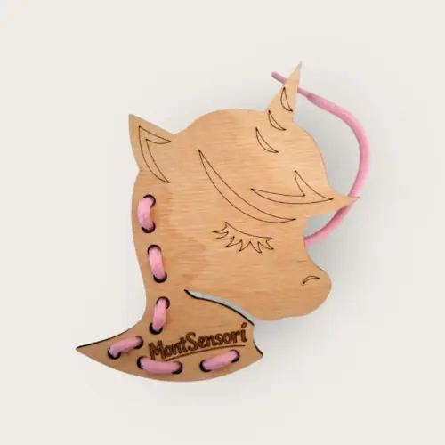Montessori fűzős fa játék – unikornis 13,6 cm